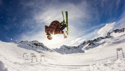 kaiyun登录入口-LPL春季赛开幕战精彩纷呈，lpl 春季赛