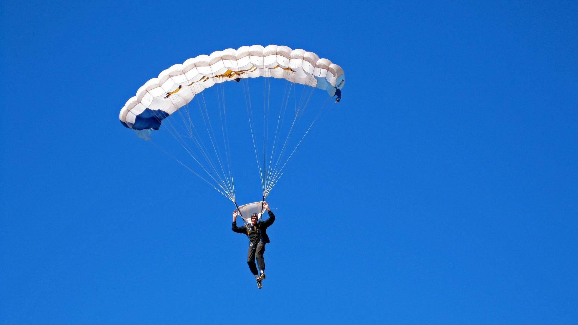 基利安·海耶斯（Killian Hayes）为法国男篮备战巴黎奥运会，里约奥运法国男篮